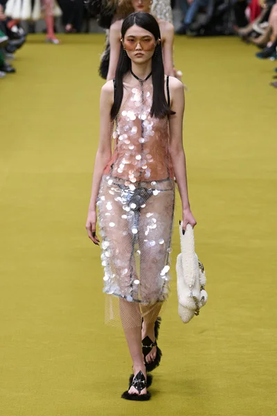 Look 50